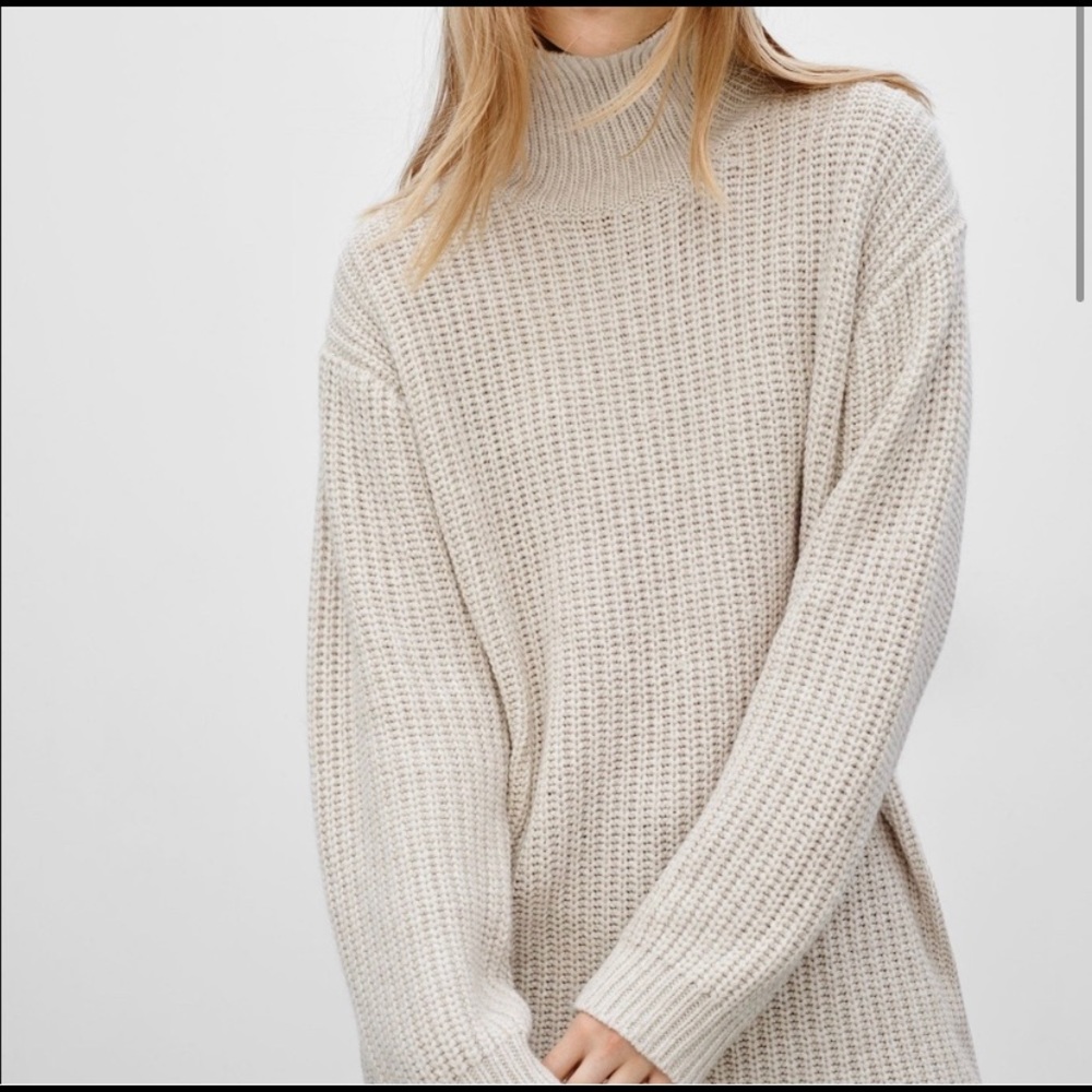 Aritzia tna gravenor sweater sz m Ivory